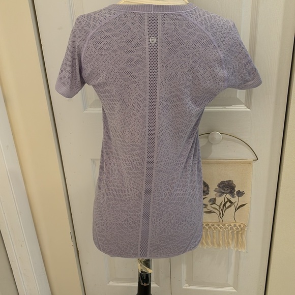 Lululemon Swiftly Tech Short Sleeve in size 8 - Picture 4 of 14